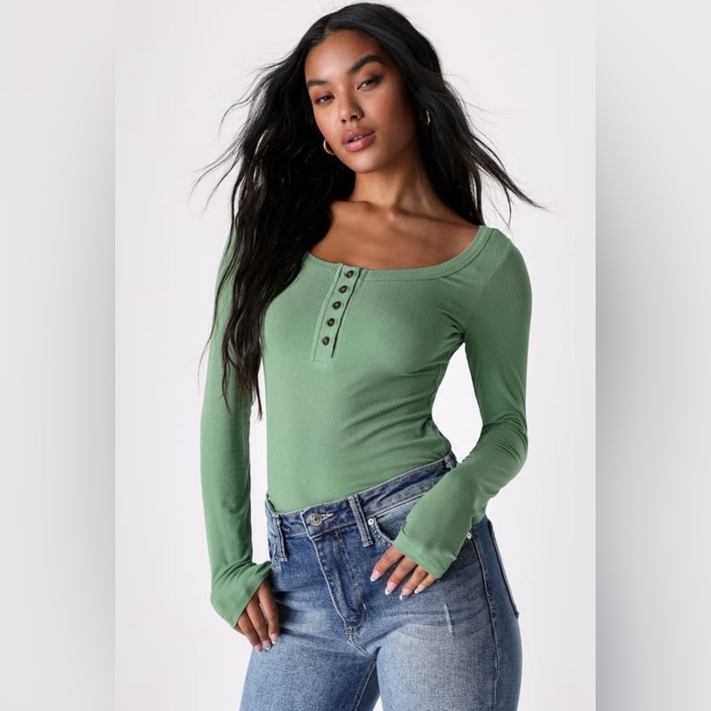 Lulu’s Everyday update green ribbed long sleeve cropped Henley top